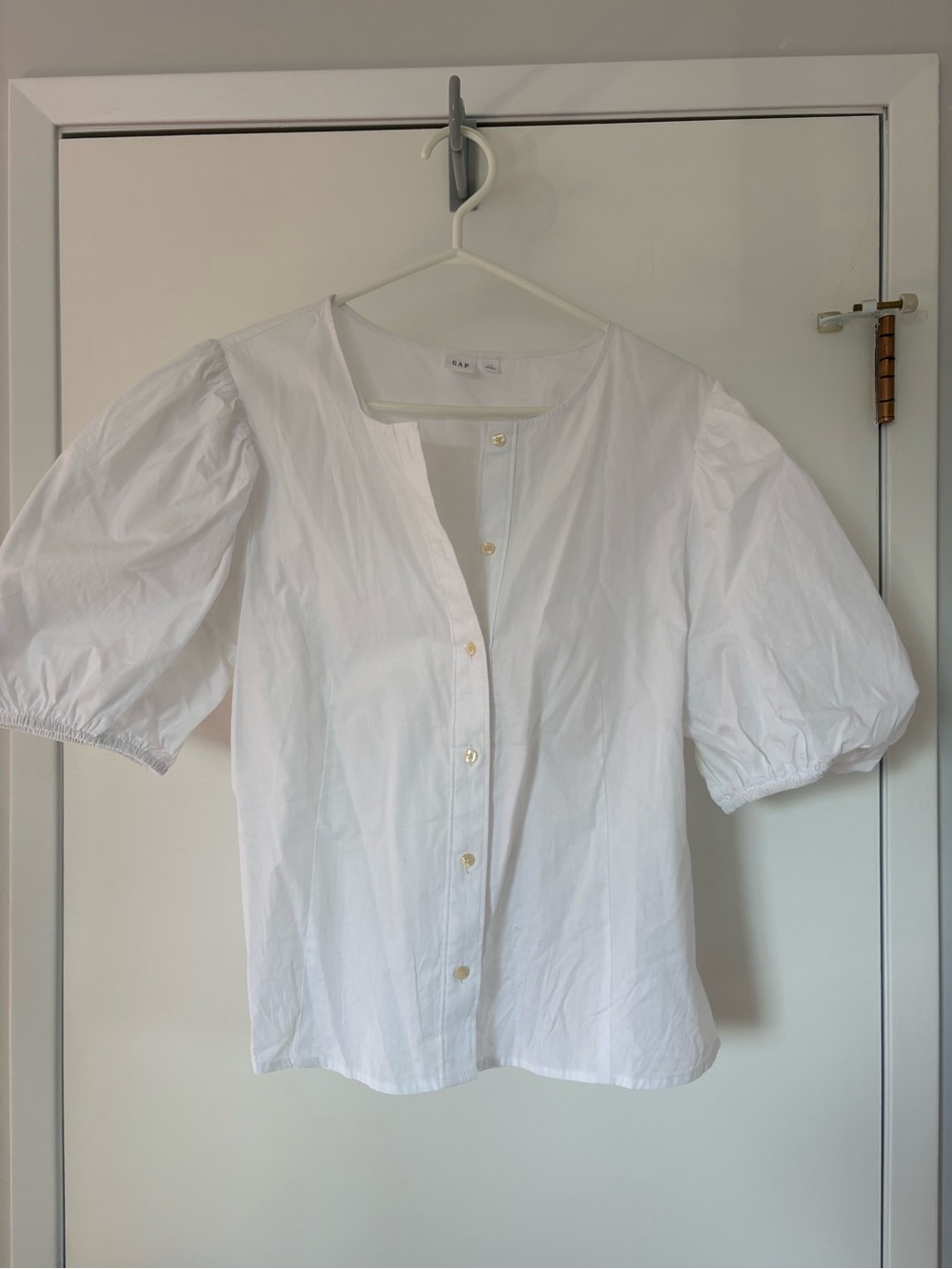 GAP White Puff-Sleeve Button-Up Blouse